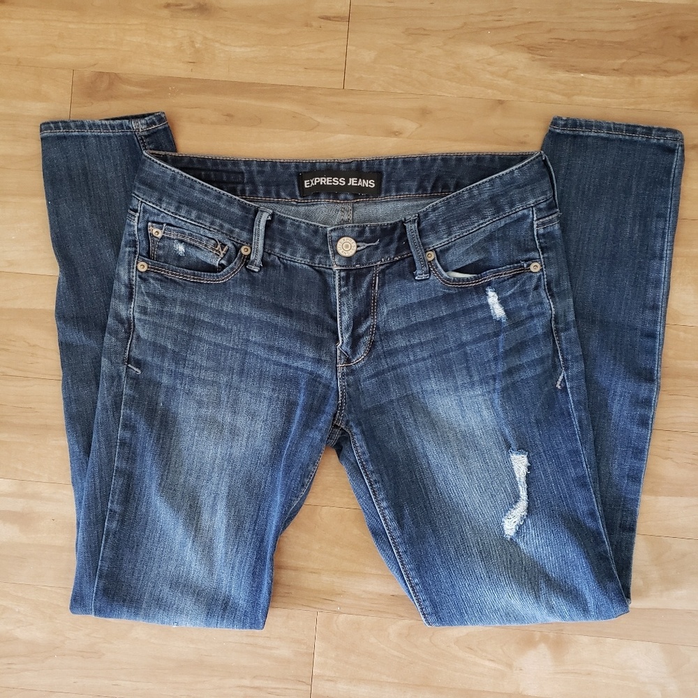 Express Stella low rise ripped Jean 6R
